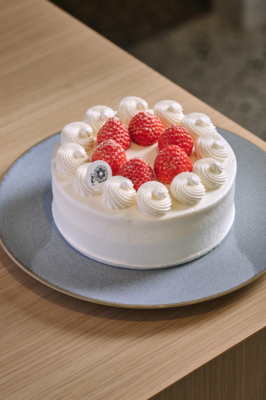 苺をたっぷりのせたいちごのホールケーキ