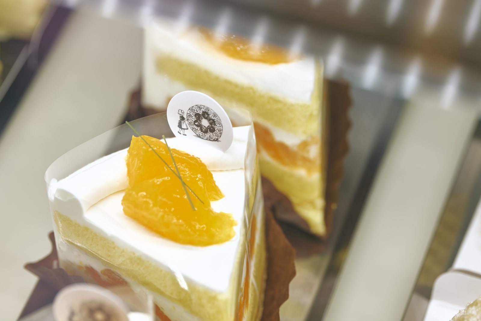旬のフルーツをのせた季節のショートケーキ
